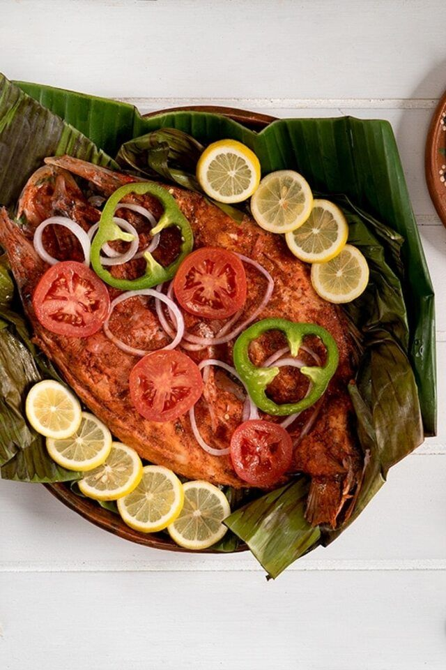 Pescado tikin-xic sobre hoja de plátano